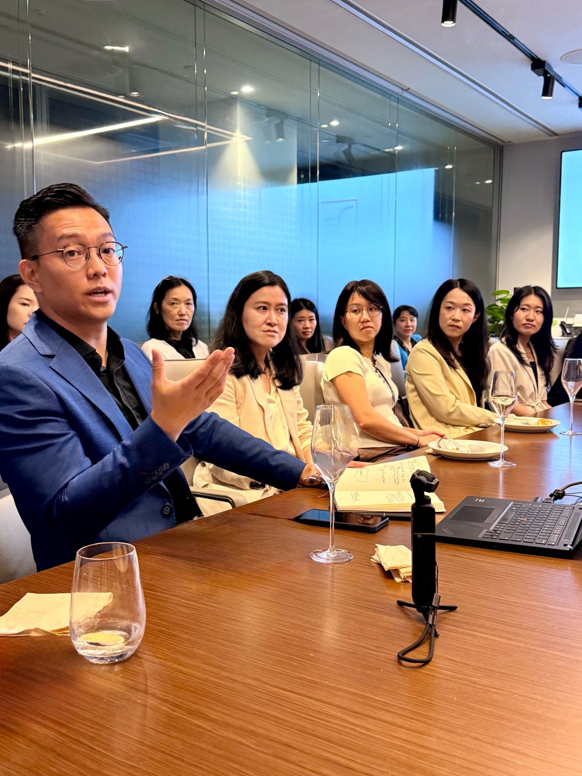 Paul Kam leading a live role-play scenario at the Ladies Consultant Network Hong Kong session, T. Rowe Price offices